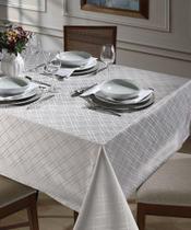 Toalha de Mesa Quadrada Dohler Requinte Linhas TJ-5795 Prata 4 Lugares 1,60m x 1,60m Toalha de Mesa Quadrada Dohler Requinte Linhas TJ-5795 Prata 4 Lugares 1,60m x 1,60m
