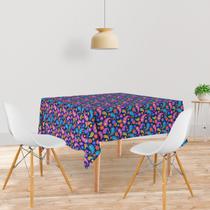 Toalha De Mesa Quadrada Tecido Oxford Elementos e Flores Diversas Neon -140x140cm Toalha De Mesa Quadrada Tecido Oxford Elementos e Flores Diversas Neon -140x140cm