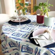 Toalha de Mesa Redonda Maré de Sorte - Sardinhas Retrô 1,40m Toalha de Mesa Redonda Maré de Sorte - Sardinhas Retrô 1,40m