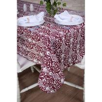 Toalha de Mesa Retangular em Tecido Jacquard Estampado Adamascado Vinho Marsala