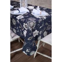 Toalha de Mesa Retangular em Tecido Jacquard Estampado Floral Branco Fundo Azul Marinho