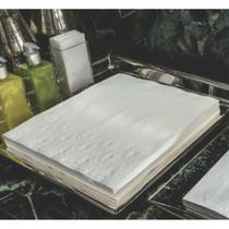 Toalha de papel para lavabo descartável branco Trevo 29x33cm - 100 un