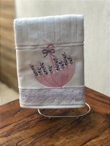 Toalha de Rosto Bordada Guarda Chuva Rosa Lavanda - Coleção Lavanda Toalha de Rosto Bordada Guarda Chuva Rosa Lavanda - Coleção Lavanda