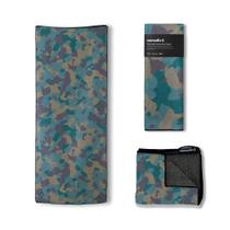 Toalha original Nomadix perfeita para praia, piscina, viagens, acampamento e ioga Feita com materiais reciclados Superabsorvente Resistente à areia Verde camuflagem 72,5" x 30"