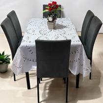 Toalha para mesa de 6 cadeiras comprimento 2,25 x largura 1,50 Cor Branco C/ Bordado Branco Toalha para mesa de 6 cadeiras comprimento 2,25 x largura 1,50 Cor Branco C/ Bordado Branco