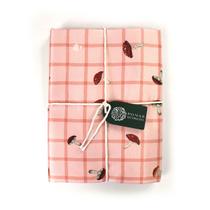 Toalha Retangular Bosque Encantado - Xadrez Rosé com Cogumelos Toalha Retangular Bosque Encantado - Xadrez Rosé com Cogumelos