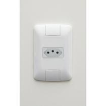 Tomada 2P+T 10A 250V Branca Simples 4x2 Segura Tomada 2P+T 10A 250V Branca Simples 4x2 Segura