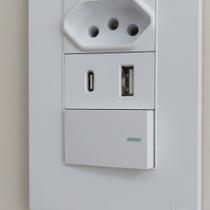 Tomada De 20 Amperes De Embutir Com Interruptor E USB Com Entrada Tipo C Tomada De 20 Amperes De Embutir Com Interruptor E USB Com Entrada Tipo C