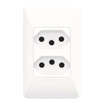 Tomada Dupla 2P+T 10A Sistema externo Branco-Fame Tomada Dupla 2P+T 10A Sistema externo Branco-Fame