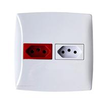 Tomada dupla com 220v e 110v em placa 4x4 branca Home Blux