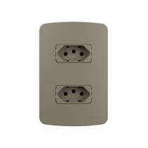 Tomada Dupla MarGirius B3 Colors 2P+T 10A com Placa 4x2 Argila Tomada Dupla MarGirius B3 Colors 2P+T 10A com Placa 4x2 Argila