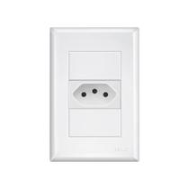 Tomada Fame Evidence 2P+T 10A com Placa 4x2 Branco Tomada Fame Evidence 2P+T 10A com Placa 4x2 Branco