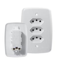 Tomada ideale pluzie linha facil tripla 2p+t 10a com placa 4x2 branca Tomada ideale pluzie linha facil tripla 2p+t 10a com placa 4x2 branca