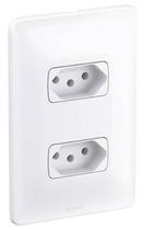 Tomada Legrand Pial Zeffia - Dupla - 2P+T - 10A - Branco - 680111 Tomada Legrand Pial Zeffia - Dupla - 2P+T - 10A - Branco - 680111