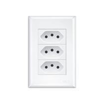 Tomada Tripla Fame Evidence 2P+T 10A com Placa 4x2