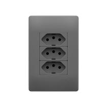 Tomada Tripla Fame Habitat Onix 2P+T 20A com Placa 4x2 Tomada Tripla Fame Habitat Onix 2P+T 20A com Placa 4x2