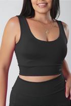 Top camiseta com bojo removível para conforto e sustentação Top camiseta com bojo removível para conforto e sustentação