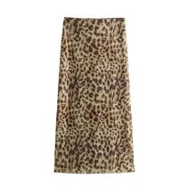 Top Cropped de Tule com Estampa Leopardo - Franzido, Ombro de Fora, Modelo Bandeau