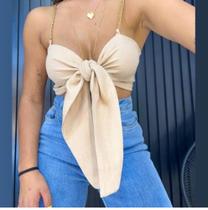 Top tecido linha com detalhe na alça e um nó no busto cor bege também M Top tecido linha com detalhe na alça e um nó no busto cor bege também M