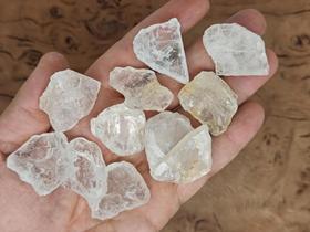 Topázio Branco Bruto Tamanho G - Pedra do Ano de 2025 Topázio Branco Bruto Tamanho G - Pedra do Ano de 2025