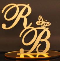 Topo de Bolo em Acrílico - Iniciais Decorativas com Borboleta - Personalizável Topo de Bolo em Acrílico - Iniciais Decorativas com Borboleta - Personalizável