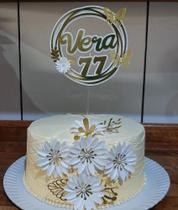 Topo De Bolo Flores Brancas Com Dourado Personalizado