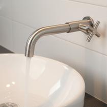 Torneira Cromada Cozinha Banheiro Lavabo Parede Manopla Cruzeta Aço Inox Arredondada e Giro 360 Graus Luxo