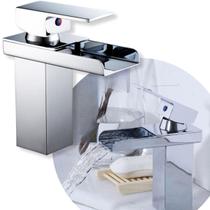 Torneira de Banheiro Lavatorio Monocomando para Bancada Pia Cuba em Metal Estilo Cascata Quadrada Cromada Espelhado Alta Qualidade Água Quente e Fria Torneira de Banheiro Lavatorio Monocomando para Bancada Pia Cuba em Metal Estilo Cascata Quadrada Cromada Espelhado Alta Qualidade Água Quente e Fria