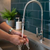 Torneira Flexível Gourmet Bancada Mesa Pia Cuba Industrial Residencial Cromada Brilhante Metal