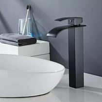 Torneira Monocomando Cascata Alta Ponente para Lavatório de Banheiro Cuba de Apoio Moderna Luxuosa em Metal Torneira Monocomando Cascata Alta Ponente para Lavatório de Banheiro Cuba de Apoio Moderna Luxuosa em Metal