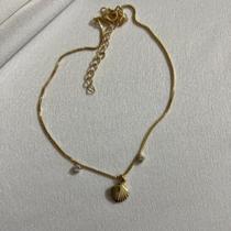 Tornozeleira com pingente concha zircõnia banhada a ouro 18k Tornozeleira com pingente concha zircõnia banhada a ouro 18k