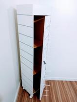 Torre Canaletada de Exposição Organização Eficiente e Design Moderno Torre Canaletada de Exposição Organização Eficiente e Design Moderno