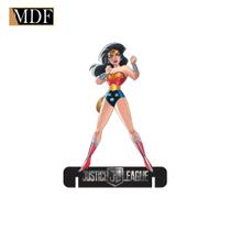 Totem de Mesa Moça Maravilha Feras da Justiça 12cm Displays Aniversário Mdf Adesivado Totem de Mesa Moça Maravilha Feras da Justiça 12cm Displays Aniversário Mdf Adesivado