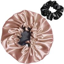 Touca De Cetim Grande Com 1 Xuxinha Para Cabelos Toque De Maciez e Luxo Antifrizz Todos os Tipos De Cabelos Luxo Soft Touca De Cetim Grande Com 1 Xuxinha Para Cabelos Toque De Maciez e Luxo Antifrizz Todos os Tipos De Cabelos Luxo Soft