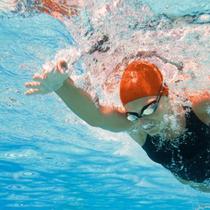 Touca De Segurança Para Natação Laranja Tecido Macio Ideal Para Travessias Aquáticas E Treino Mar