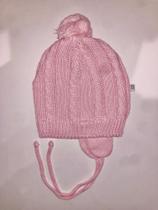 Touca em tricot com protetor orelha