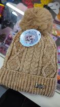 Touca feminina com pompom Touca feminina com pompom