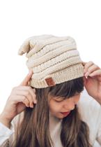 Touca Gorro Caído em Tricô de Lã Modelo Feminino Clássico