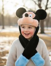 Touca Gorro Infantil Pelúcia Com Cachecol E Apoio Para Mãos