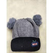 Touca infantil com Pompom