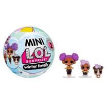 Toy L.O.L. Surprise! Mini família de inverno com boneca, irmã pequena e animal de estimação