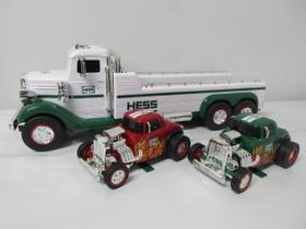 Toy Truck Hess Flatbed Truck 2022 com Hot Rods com luzes e sons