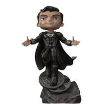 Traje preto do Statue Iron Studios Justice League Superman