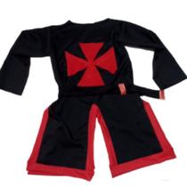 Traje templario medieval vermelho e preto