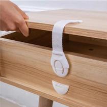 Trava de Segurança Ajustável Bebê Kit 4 Peças Multiuso Flexível Para Gaveta Armário e Freezer 3M Trava de Segurança Ajustável Bebê Kit 4 Peças Multiuso Flexível Para Gaveta Armário e Freezer 3M