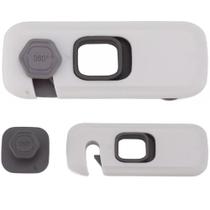 Trava de Segurança Geladeira Gaveta Kit 2 unidades Protege Bebe Criança Armario Fechadura Multiuso Resistente Evita Acidente Trava de Segurança Geladeira Gaveta Kit 2 unidades Protege Bebe Criança Armario Fechadura Multiuso Resistente Evita Acidente