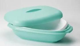 Travessa Actualité 1,5 litros com Escorredor na cor Verde Aruba Tupperware