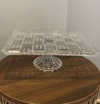 Travessa Centro de Mesa de Vidro com Pé 31 cm Comprimento x 26 cm de largura x 11 cm de altura Travessa Centro de Mesa de Vidro com Pé 31 cm Comprimento x 26 cm de largura x 11 cm de altura