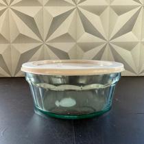 Travessa de vidro redonda com tampa branca canelada para cozinha tigela saladeira grande transparente branco alimentos Travessa de vidro redonda com tampa branca canelada para cozinha tigela saladeira grande transparente branco alimentos