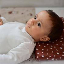 Travesseiro Antissufocante Bublim Petit - Estrelas Marrom para Bebê